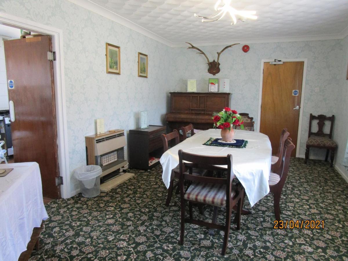 Tremains Guest House Bridgend  Eksteriør billede